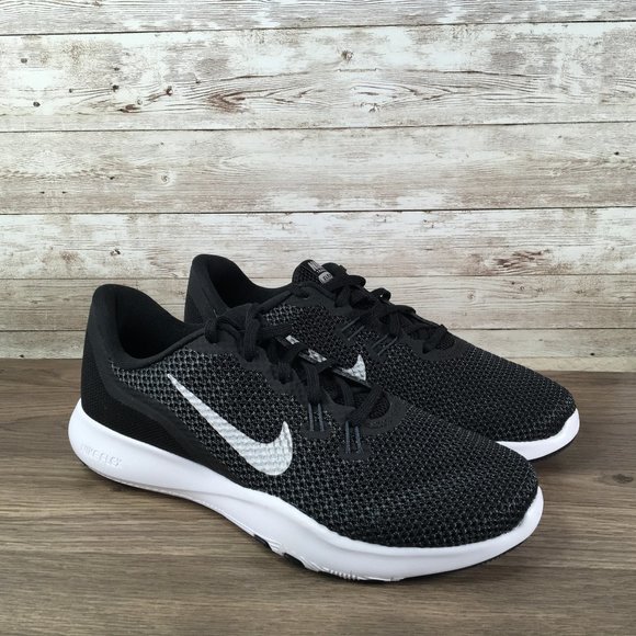 black nike cross trainers womens